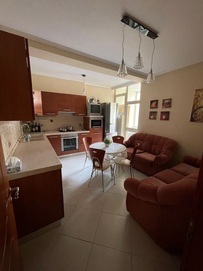 JEPET ME QIRA, APARTAMENT 3+1+2, KOMUNA E PARISIT, TIRANË, 700 EURO/MUAJ
