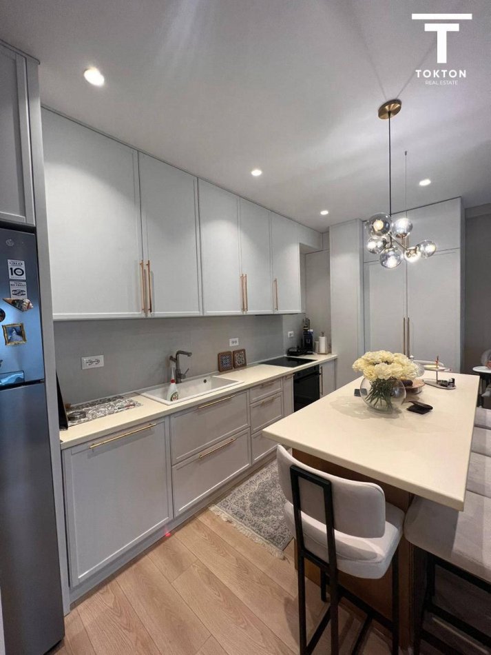 Tirane, shes apartament 2+1+Ballkon Kati 11, 137 m² 193.000 € (ISH-FUSHA E AVIACIONIT, TIRANË)