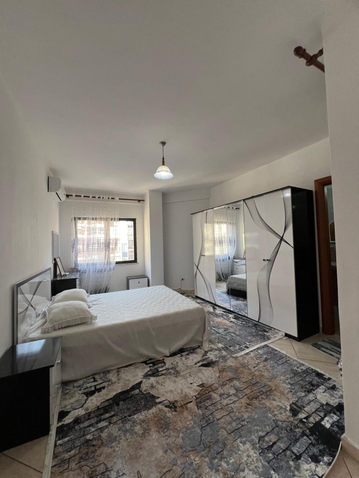 Tirane, shitet apartament 2+1+Ballkon Kati 8, 105 m² 190.000 € (Stacioni i Trenit)
