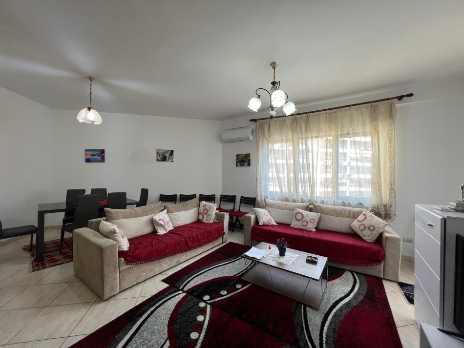 Tirane, shitet apartament 2+1+Ballkon Kati 8, 105 m² 190.000 € (Stacioni i Trenit)