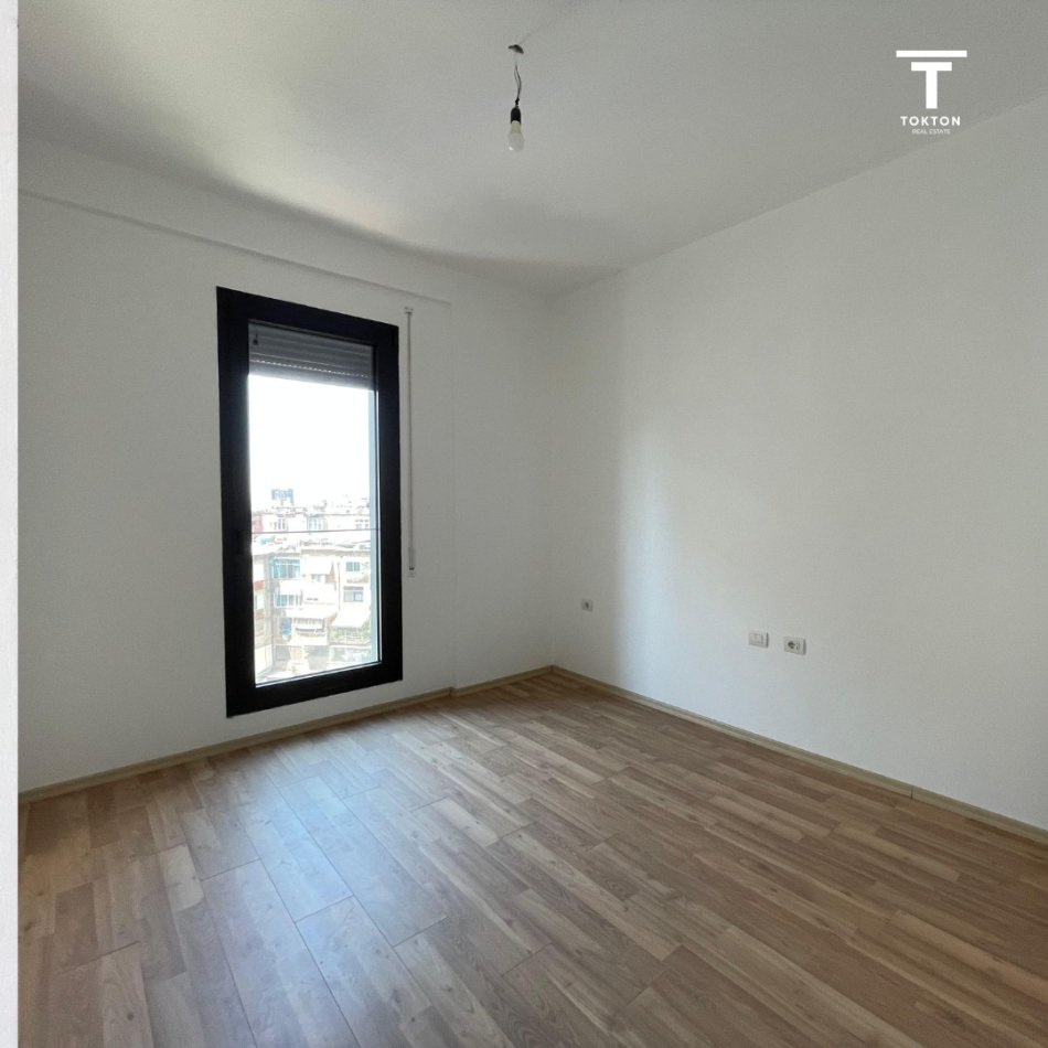 shitet apartament 2+1+2+2 Poste parkimi,  Kati 5, 124 m² 322.400 € (Rruga e Kosovareve)