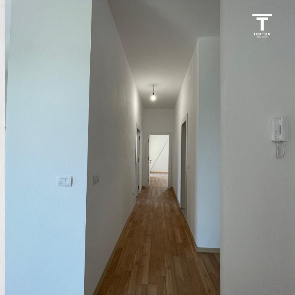 shitet apartament 2+1+2+2 Poste parkimi,  Kati 5, 124 m² 322.400 € (Rruga e Kosovareve)