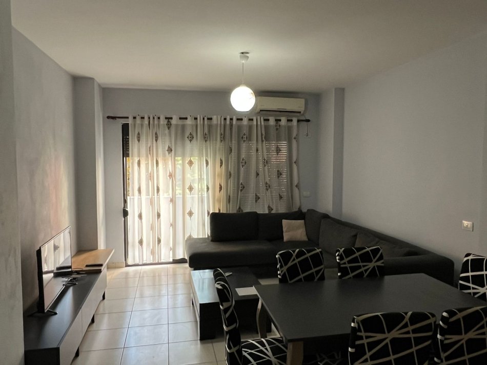 Tirane, jepet me qera 2+1+Ballkon Kati 2, 102 m² 450 € (teodor keko)