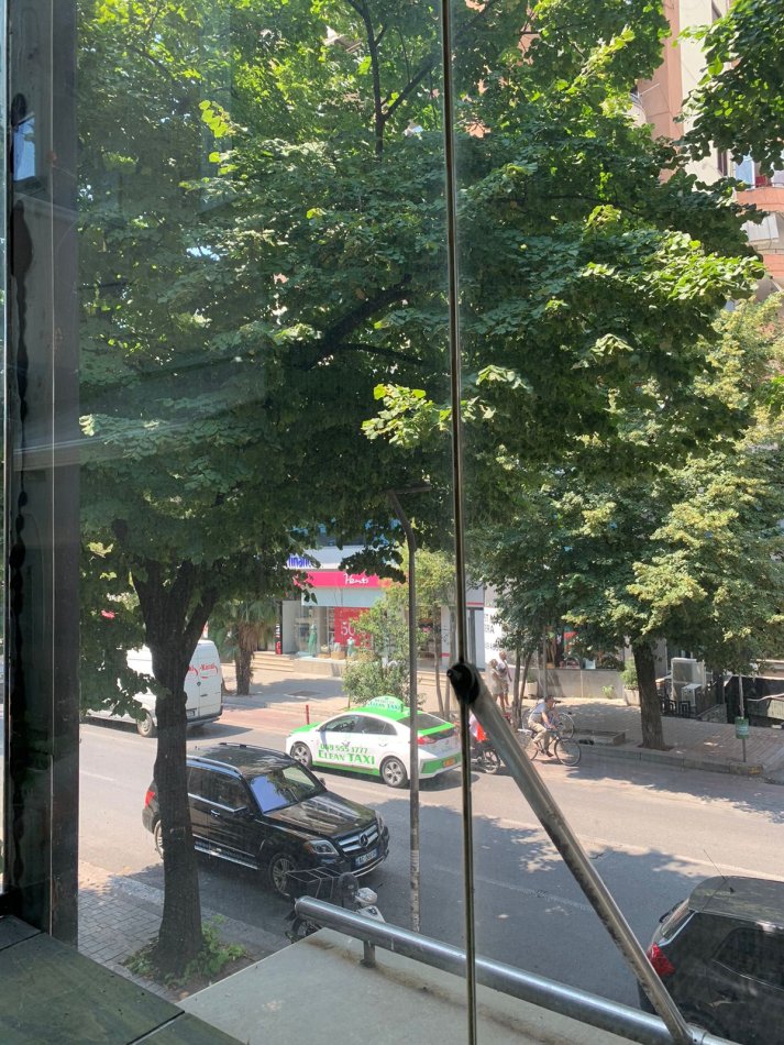 Tirane, jepet me qera ambjent biznesi Kati 3, 280 m² 7.000 € (Rruga Abdyl Frasheri) TT 1203