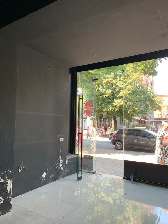 Tirane, jepet me qera ambjent biznesi Kati 3, 280 m² 7.000 € (Rruga Abdyl Frasheri) TT 1203