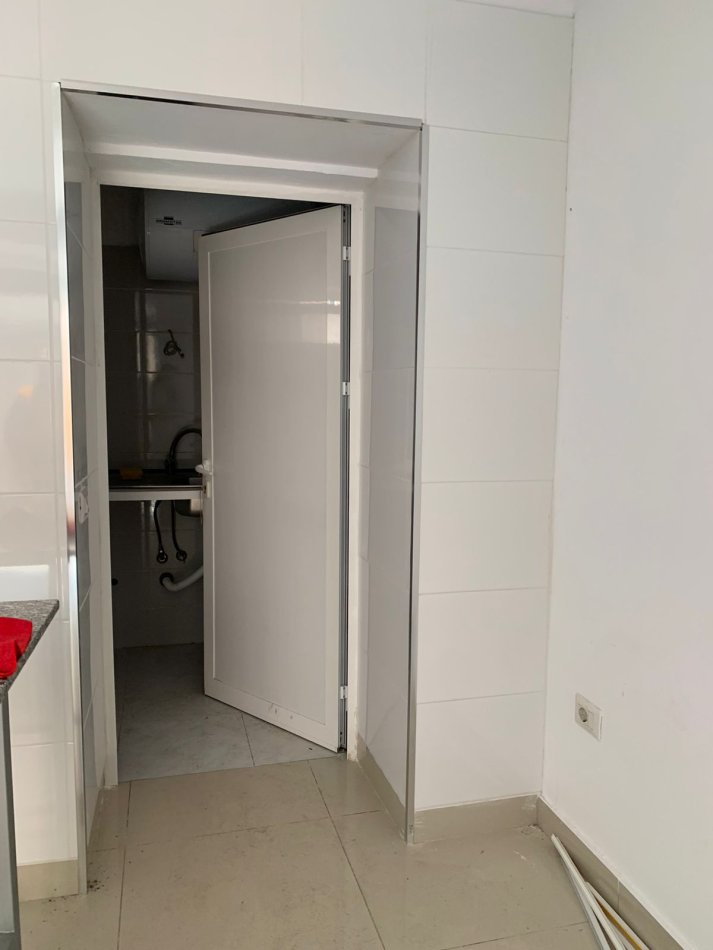 Tirane, jepet me qera Ambient Biznesi, Kati 0, 26 m² 500 € (Sheshi Wilson) TT 1204
