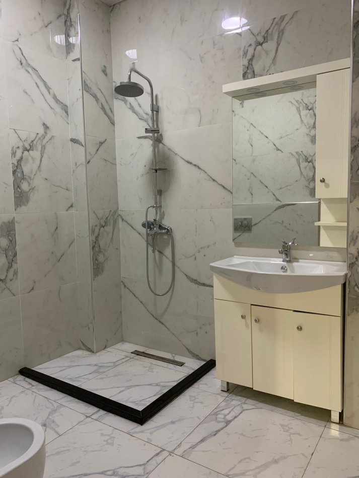 Tirane, jepet me qera apartament 2+1 Kati 2, 94 m² 850 € (Sheshi Wilson) TT 1206