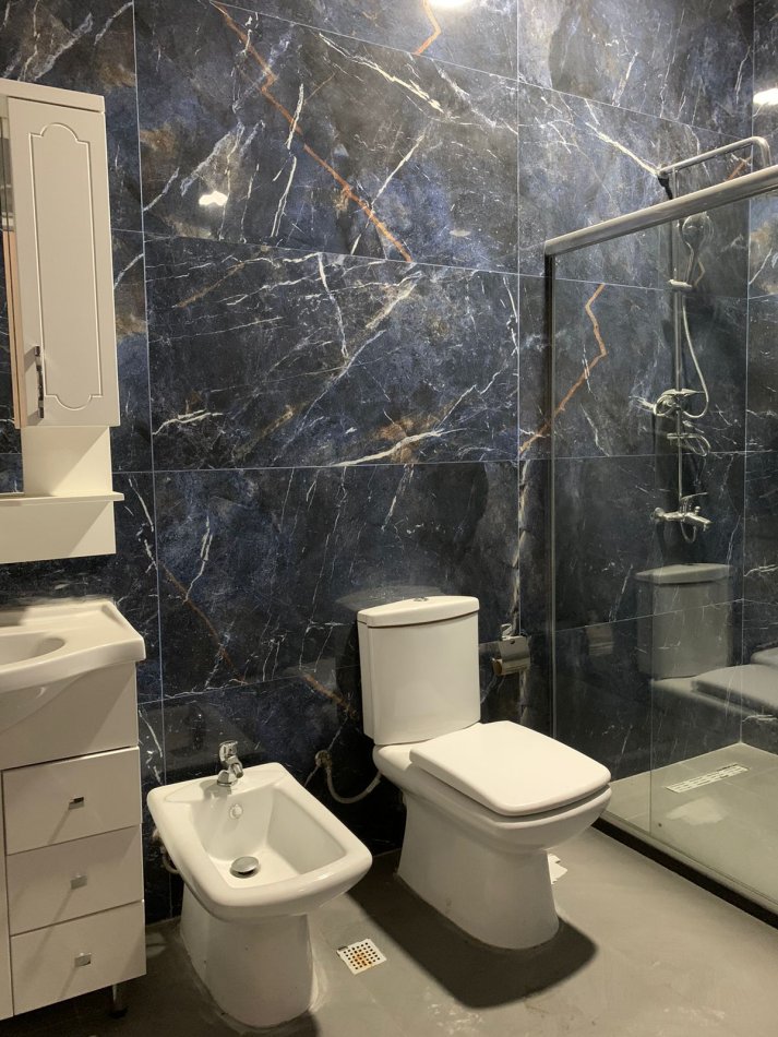 Tirane, jepet me qera apartament 2+1 Kati 3, 96 m² 1.000 € (Sheshi Wilson) TT 1207