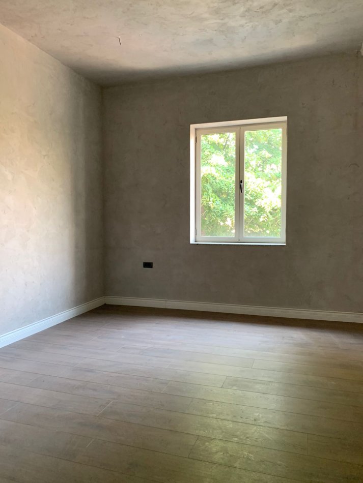Tirane, jepet me qera apartament 2+1 Kati 3, 96 m² 1.000 € (Sheshi Wilson) TT 1207