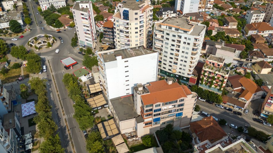 Elbasan, shitet ambjent biznesi , 3.571 m² 3.000.000 €  TT 1211