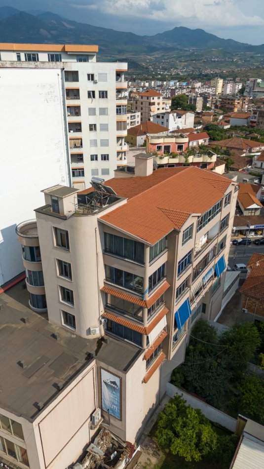 Elbasan, shitet ambjent biznesi , 3.571 m² 3.000.000 €  TT 1211