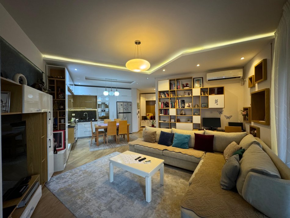 Tirane, shitet apartament 2+1+2 Kati 2, 100 m² 200.000 €