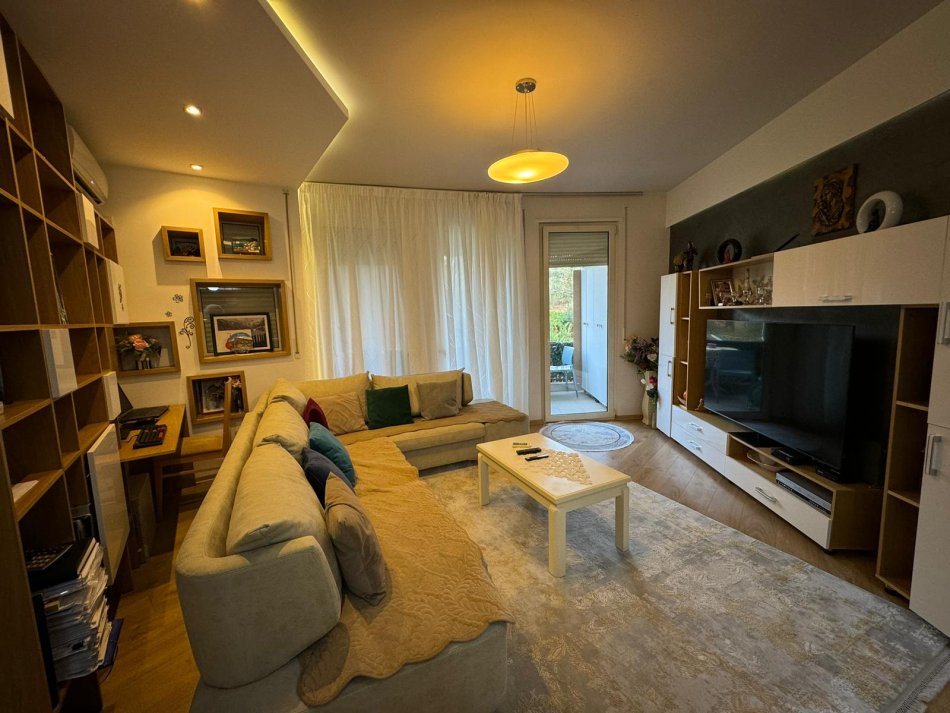Tirane, shitet apartament 2+1+2 Kati 2, 100 m² 200.000 €