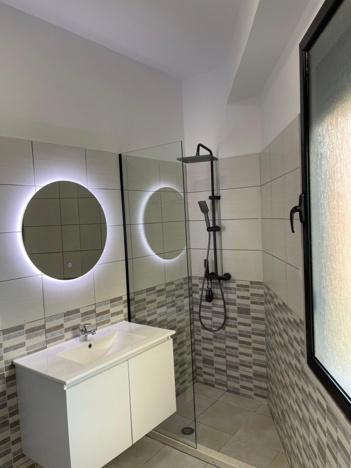 Tirane, shitet apartament 2+1 Kati 3, 88 m² 128.000 € (Yzberisht)