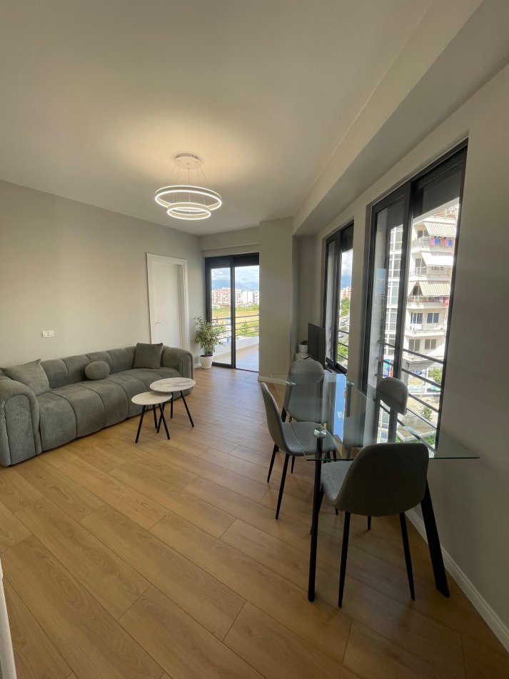 Tirane, shitet apartament 2+1 Kati 3, 88 m² 128.000 € (Yzberisht)
