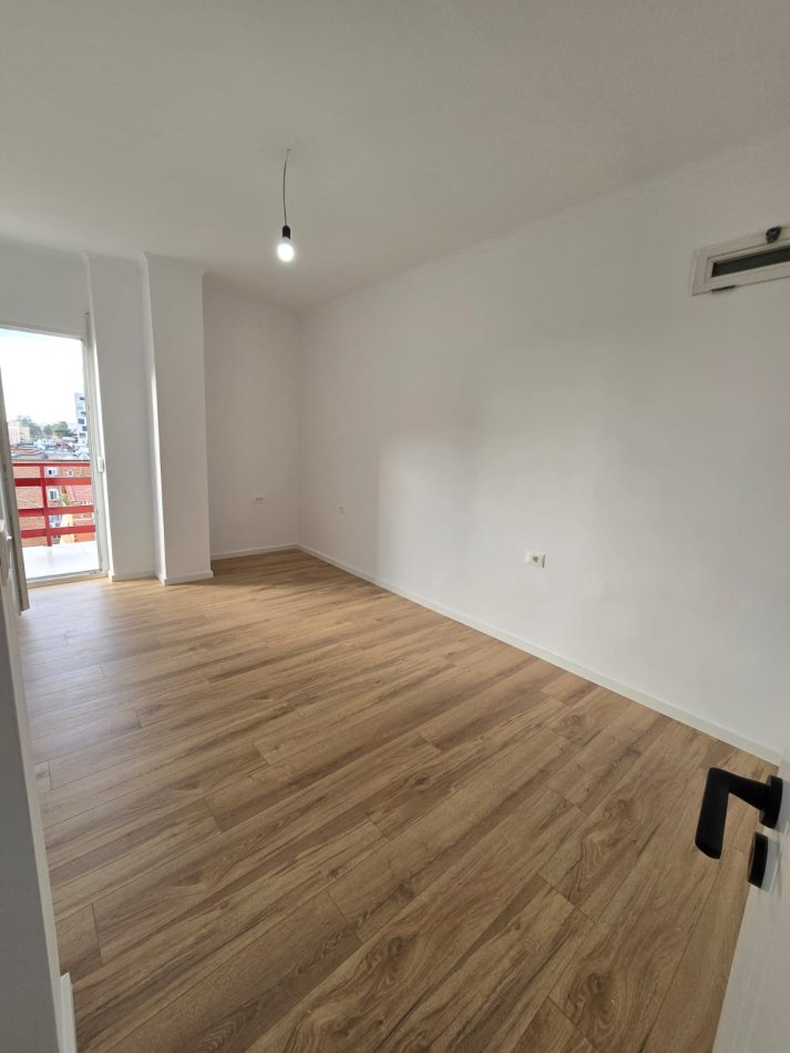 Tirane, shitet apartament 2+1 Kati 5, 75 m² 132.000 € (rruga xhanfize keko)