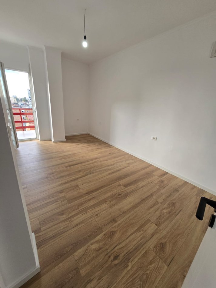 Tirane, shitet apartament 2+1 Kati 5, 75 m² 132.000 € (rruga xhanfize keko)