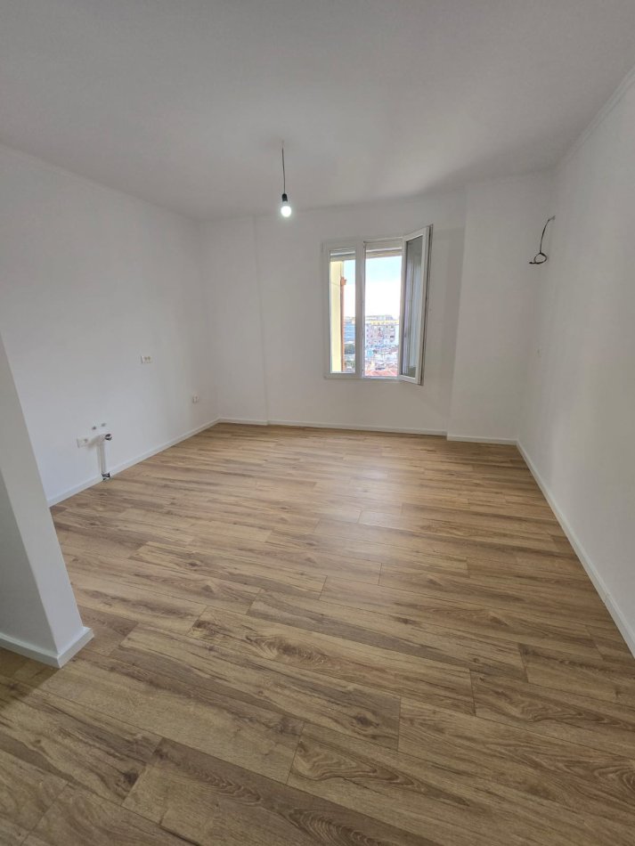 Tirane, shitet apartament 2+1 Kati 5, 75 m² 132.000 € (rruga xhanfize keko)