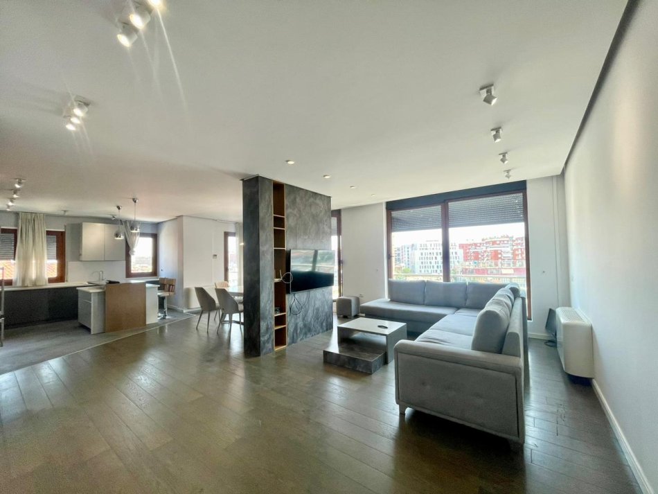 Tirane, jepet me qera apartament 3+1 Kati 4, 170 m² 700 € (Unaza e Re)