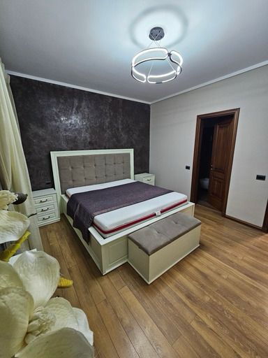 Tirane, jepet me qera apartament 3+1 Kati 3, 145 m² 1.200 € (Kopshti Botanik)