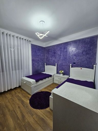 Tirane, jepet me qera apartament 3+1 Kati 3, 145 m² 1.200 € (Kopshti Botanik)