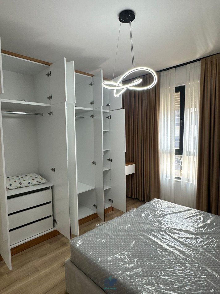 Jepet Me Qera Apartament 2+1+Post Parkimi Ne Kinostudio [ID P02145]