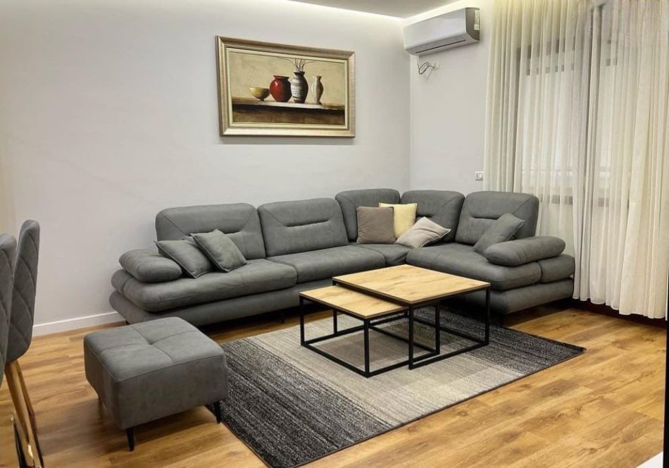 Tirane, shitet apartament 1+1+Ballkon Kati 4, 75 m² 165.000 € (Komuna e Parisit)