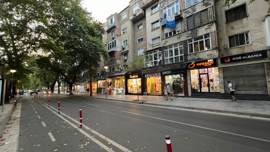 Tirane, jepet me qera ambjent biznesi Kati 1, 75 m² 1.200 € (Myslym Shyri) TT 1221