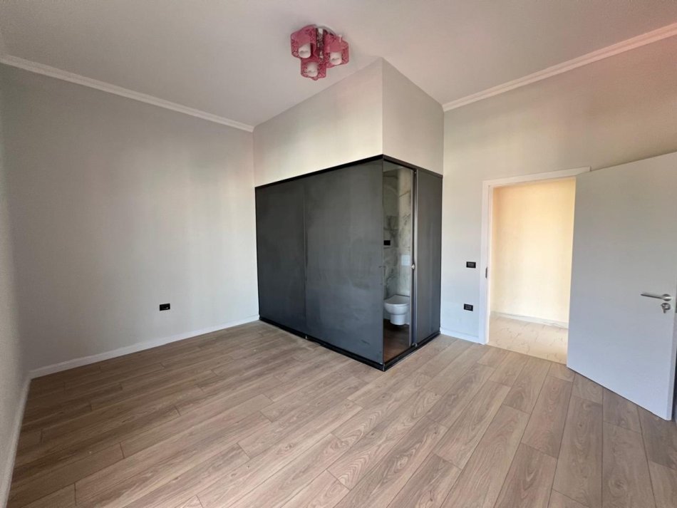 Tirane, shitet apartament 2+1 Kati 7, 120 m² 125.000 € (Fresku) TT 1222