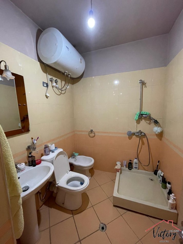 Tirane, shitet apartament 2+1+Ballkon Kati 7, 86 m² 125.000 € 