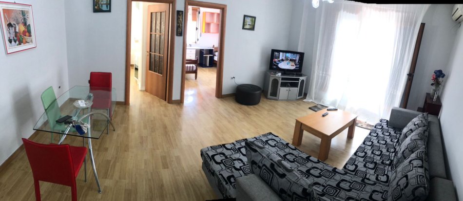 Tirane, jepet me qera apartament 2+1+Ballkon Kati 3, 170 m² 500 € (Laprake)