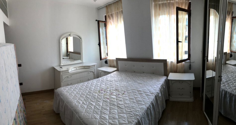Tirane, jepet me qera apartament 2+1+Ballkon Kati 3, 170 m² 500 € (Laprake)