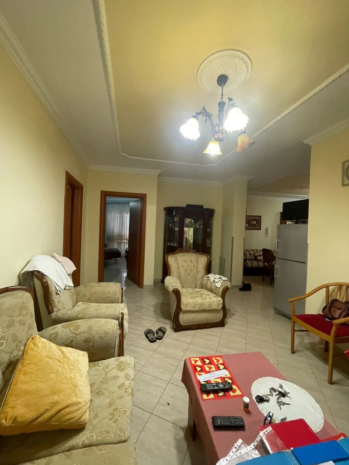 Tirane, shitet apartament 3+1+Ballkon , 107 m² (Stacioni i Trenit)