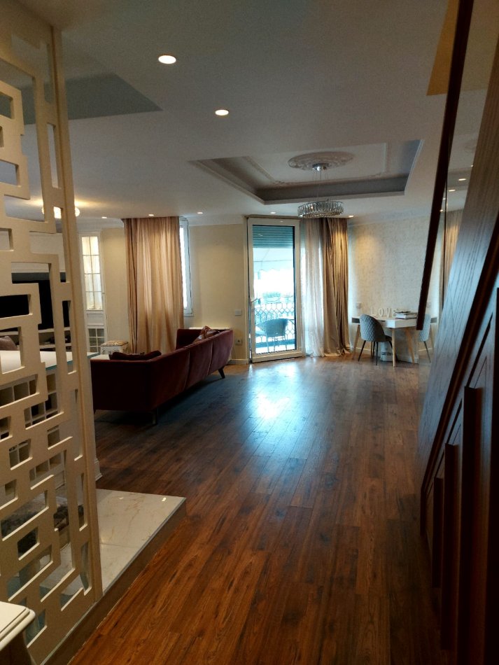 Tirane, shitet apartament duplex 2+1 Kati 6, 187 m² 561.000 € (Rruga e Kavajës) TT 1228