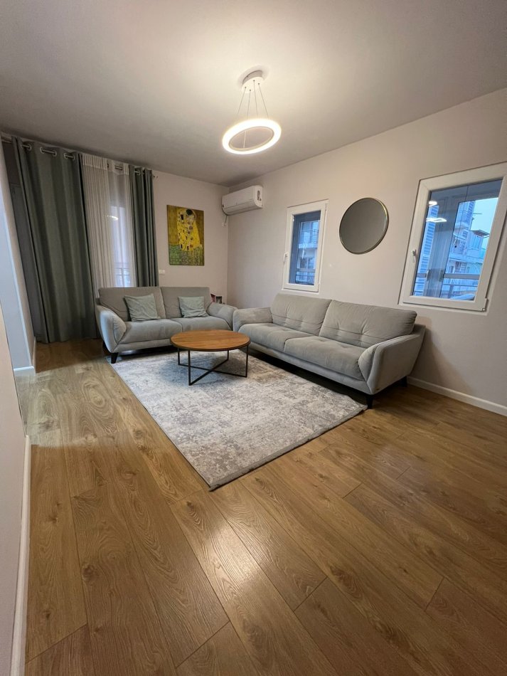 Tirane, shitet apartament 3+1 Kati 9, 153 m² 300.000 € (fusha aviacionit)