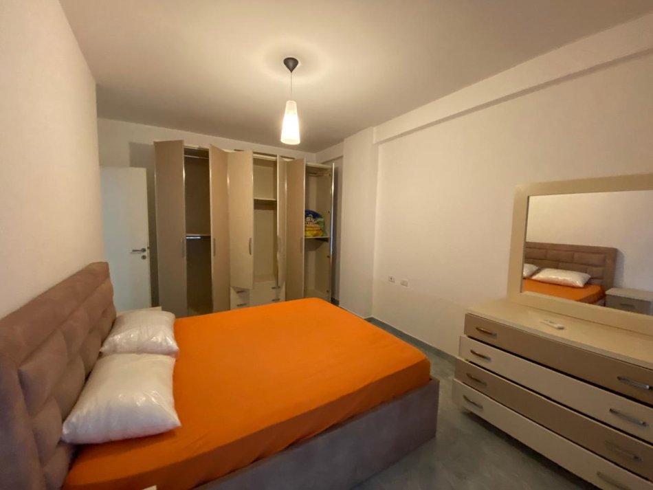 Tirane, shitet apartament 1+1 Kati 3, 65 m² 127.000 € (Liqeni i Thate)