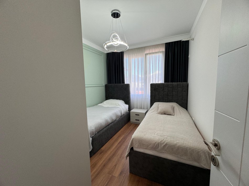 Tirane, shitet apartament 2+1+Ballkon Kati 4, 87 m² (Liqeni i Thate)