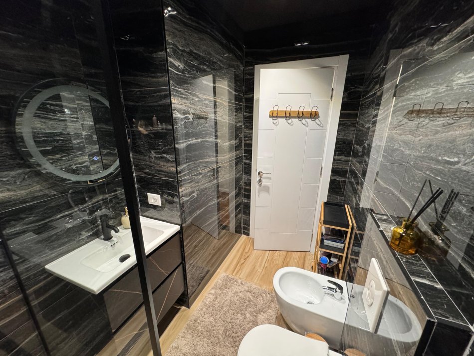 Tirane, shitet apartament 2+1+Ballkon Kati 4, 87 m² (Liqeni i Thate)