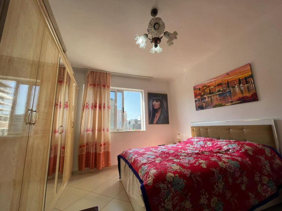 Tirane, jepet me qera apartament 1+1 Kati 4, 40 m² 400 € (rr kavajes)