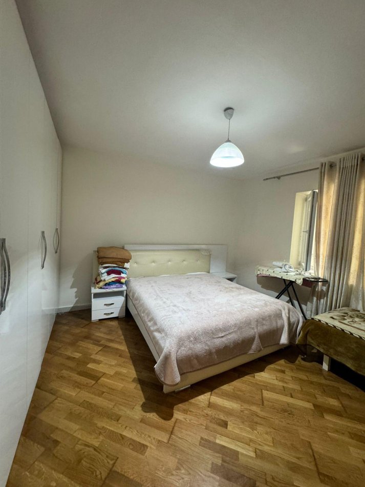Tirane, Apartament 1+1  me qira Kati 1, 82 m² 550 € ( Sheshi Willson)
