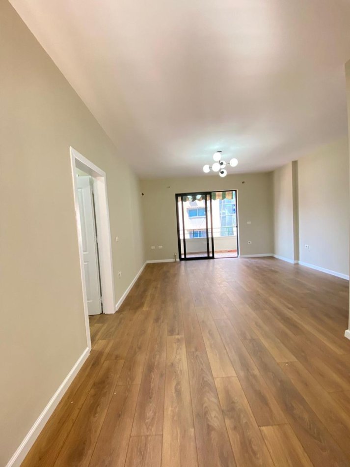 Tirane, shitet apartament 2+1+Ballkon Kati 5, 90 m² 185.000 € (Rruga Saraçëve)