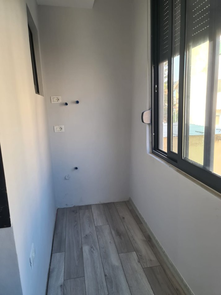 Tirane, shitet apartament 1+1 Kati 3, 53 m² 125.000 € (21 Dhjetori)
