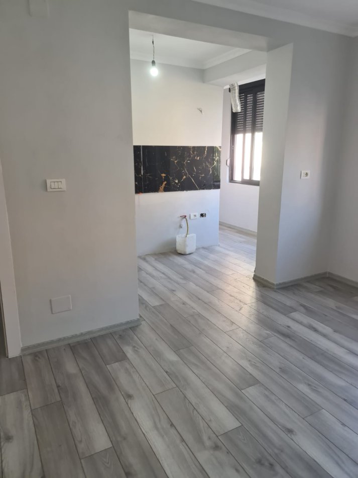 Tirane, shitet apartament 1+1 Kati 3, 53 m² 125.000 € (21 Dhjetori)