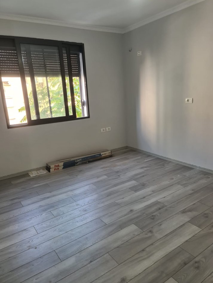 Tirane, shitet apartament 1+1 Kati 3, 53 m² 125.000 € (21 Dhjetori)