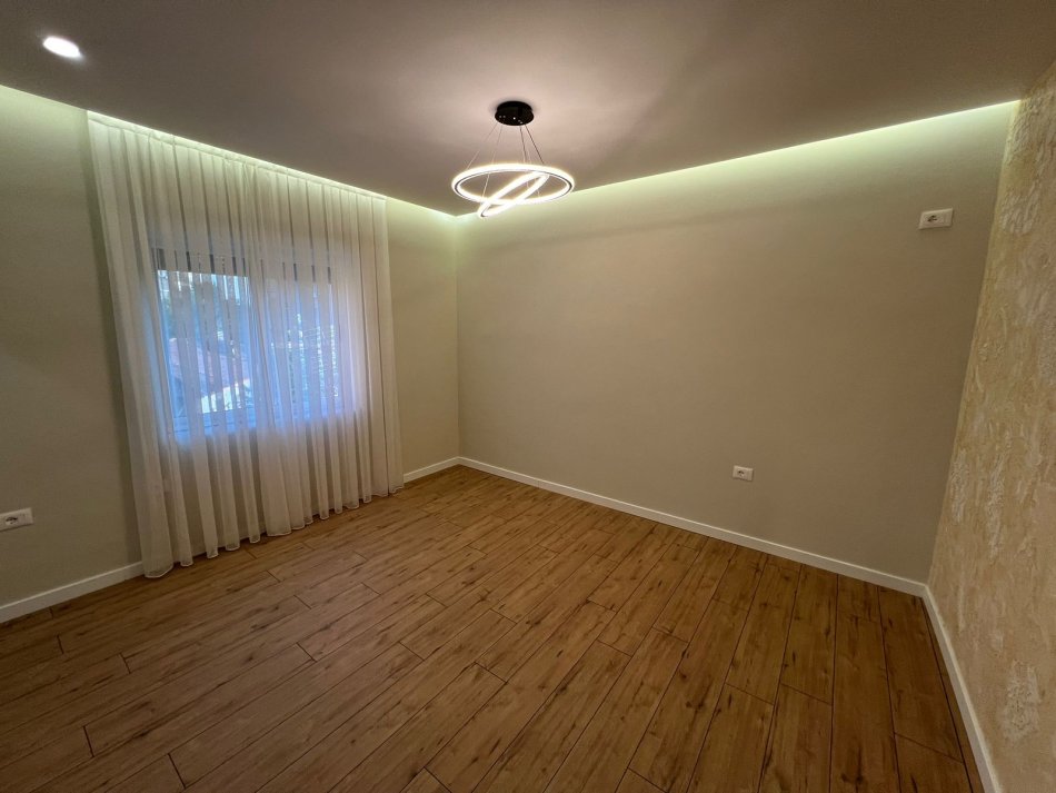 Tirane, shitet apartament 1+1+Ballkon Kati 3, 58 m² 98.000 € (Xhanfize Keko)