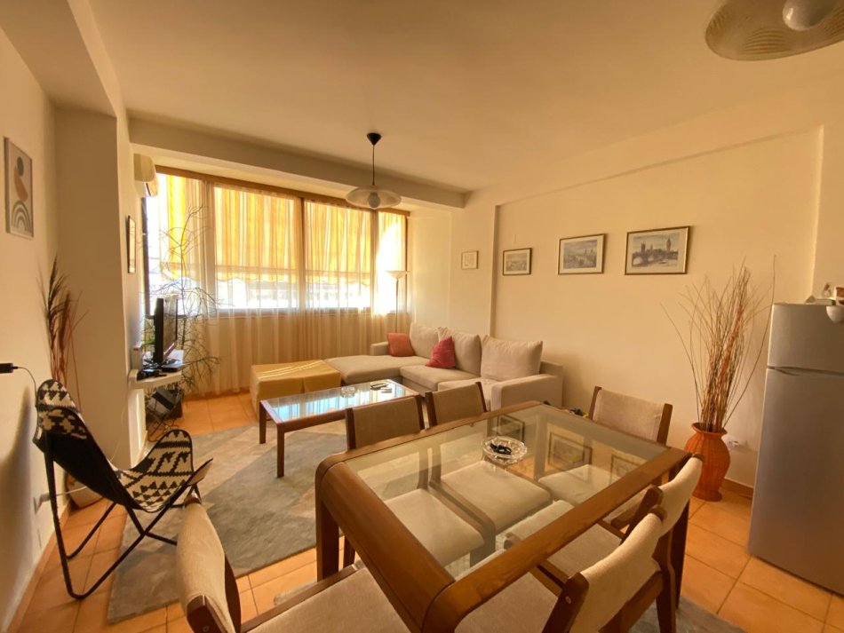 Tirane, jepet me qera apartament 2+1+Ballkon Kati 7, 90 m² 650 € (Rruga Him Kolli)
