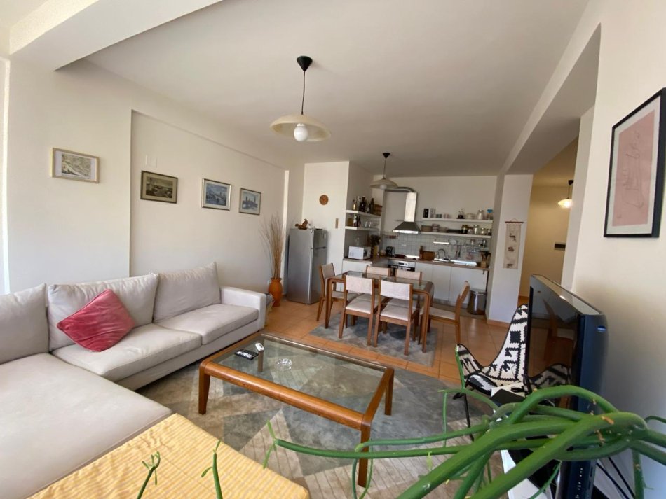 Tirane, jepet me qera apartament 2+1+Ballkon Kati 7, 90 m² 650 € (Rruga Him Kolli)