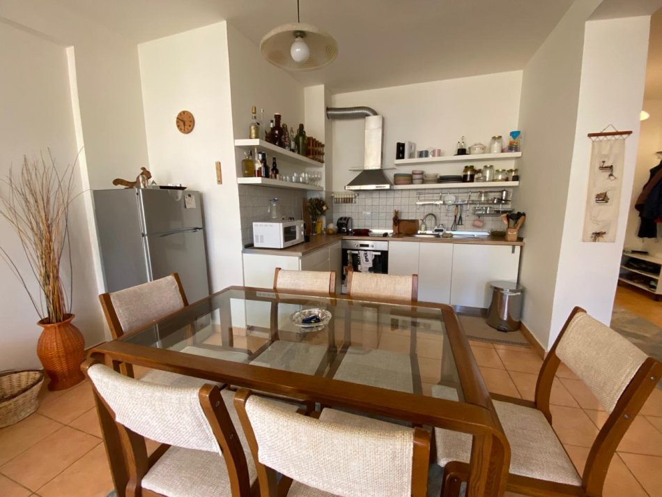 Tirane, jepet me qera apartament 2+1+Ballkon Kati 7, 90 m² 650 € (Rruga Him Kolli)