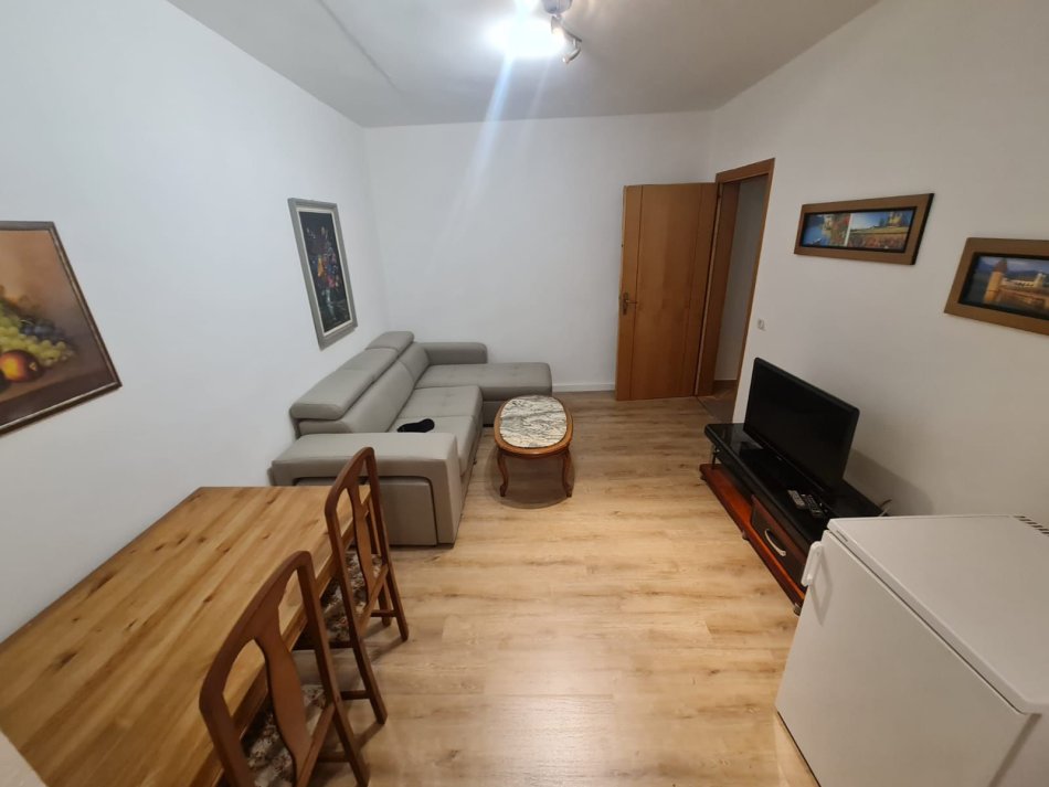 Tirane, Apartament me qira 1+1 Kati 3, 72 m² 490 € (Myslym Shyri)