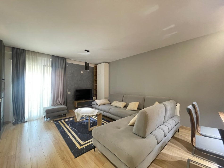 Tirane, jepet me qera apartament 2+1 , 100 m² 600 € (Perballe Spitalit Amerikan 3)